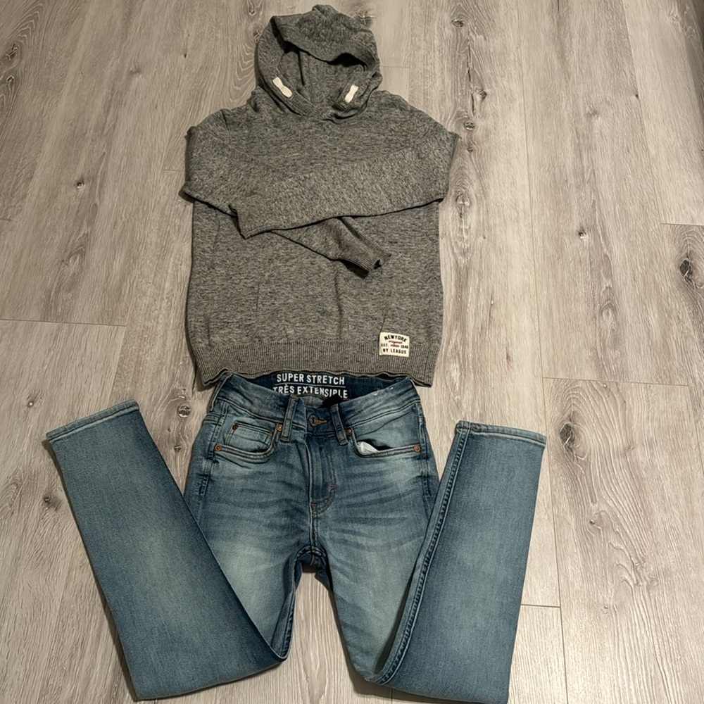 Boys H&M hoodie and pants. size 8-9 denim and hoodie bundle of 2